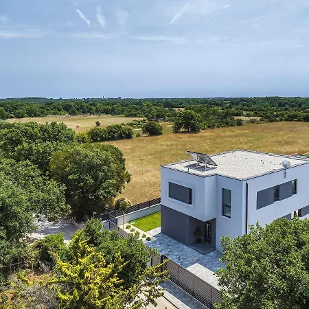Luxusvilla Mit Beheiztem Pool, Tischtennis, Tischfussball, Wlan Pula