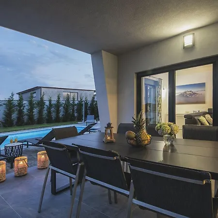 Luxusvilla Mit Beheiztem Pool, Tischtennis, Tischfussball, Wlan Holiday home *