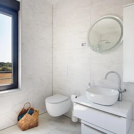 Luxusvilla Mit Beheiztem Pool, Tischtennis, Tischfussball, Wlan * Pula