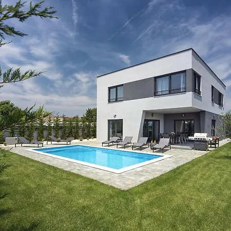 Luxusvilla Mit Beheiztem Pool, Tischtennis, Tischfussball, Wlan Holiday home *